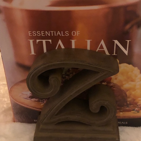 “Red Barrel Studios” A-Z Bookends; Mahogany Brown Color; Pre-Owned; Funky Fun! - Picture 7 of 12